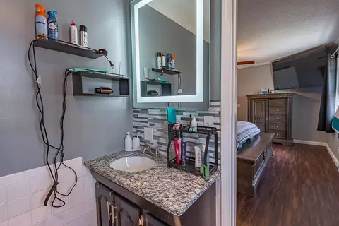 Bath - 3576 N Kossen Ln, Springfield, MO 65803 photo 6 of 6