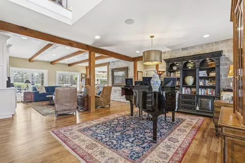 Living - 3752 Eaglescliffe Dr, Springfield, MO 65809 photo 1 of 4