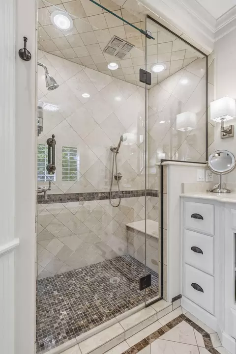 Bath - 3752 Eaglescliffe Dr, Springfield, MO 65809 photo 3 of 8