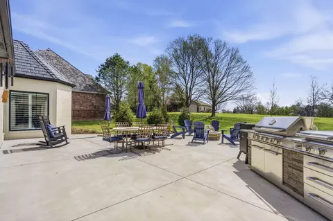 Exterior - 3752 Eaglescliffe Dr, Springfield, MO 65809 photo 8 of 16