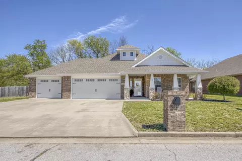 1007 Chesterfield Dr, Webb City, MO 64870
