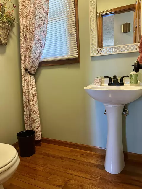 Bath - 1729 N Pine St, Marshfield, MO 65706 photo 1 of 5