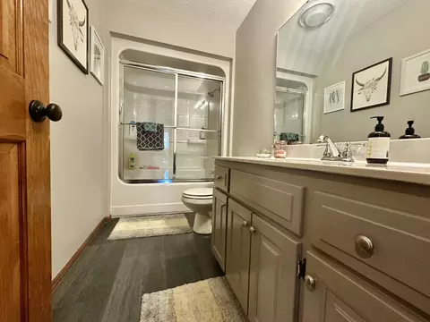 Bath - 1729 N Pine St, Marshfield, MO 65706 photo 4 of 5
