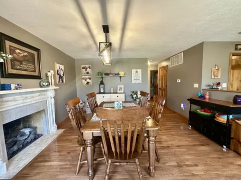 Dining - 1729 N Pine St, Marshfield, MO 65706 photo 2 of 3