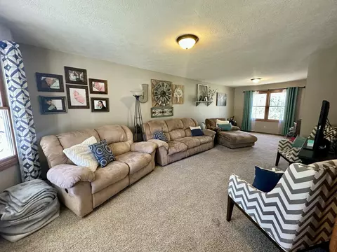 Living - 1729 N Pine St, Marshfield, MO 65706 photo 1 of 2