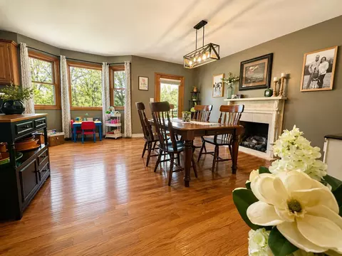 Dining - 1729 N Pine St, Marshfield, MO 65706 photo 1 of 3