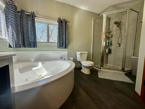 Bath - 1729 N Pine St, Marshfield, MO 65706 photo 3 of 5