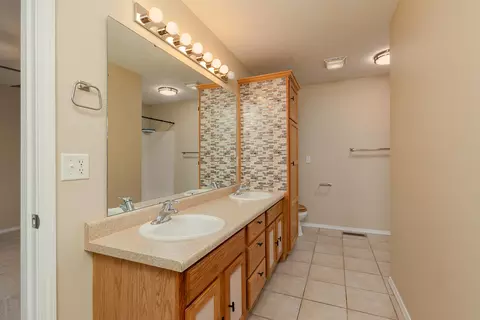 Bath - 4442 W Normal St, Springfield, MO 65802 photo 1 of 3