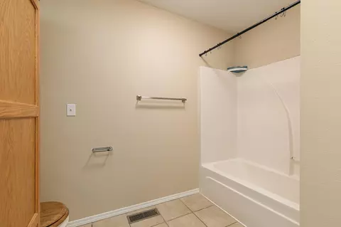 Bath - 4442 W Normal St, Springfield, MO 65802 photo 2 of 3