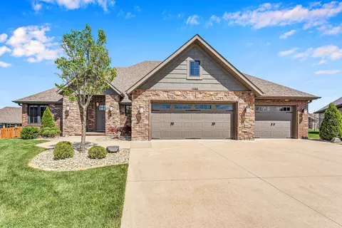 1388 N Kempton Ct, Nixa, MO 65714