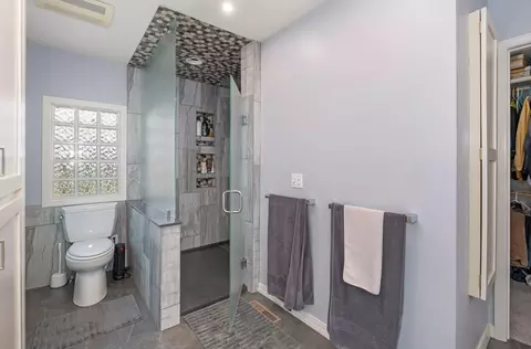 Bath - 4976 S Eldon Ave, Springfield, MO 65810 photo 1 of 8