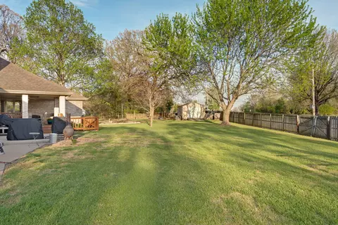 Exterior - 4976 S Eldon Ave, Springfield, MO 65810 photo 9 of 11