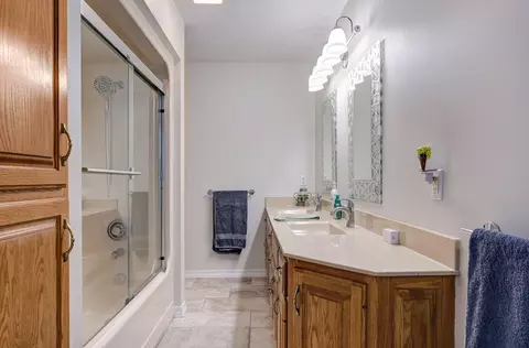 Bath - 4976 S Eldon Ave, Springfield, MO 65810 photo 4 of 8