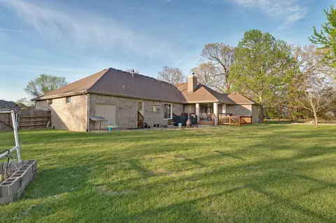 Exterior - 4976 S Eldon Ave, Springfield, MO 65810 photo 8 of 11