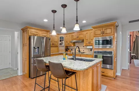 Kitchen - 4976 S Eldon Ave, Springfield, MO 65810 photo 3 of 6