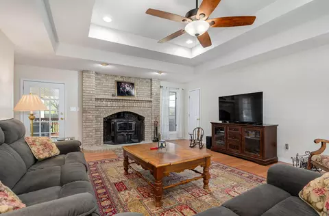 Living - 4976 S Eldon Ave, Springfield, MO 65810 photo 1 of 1