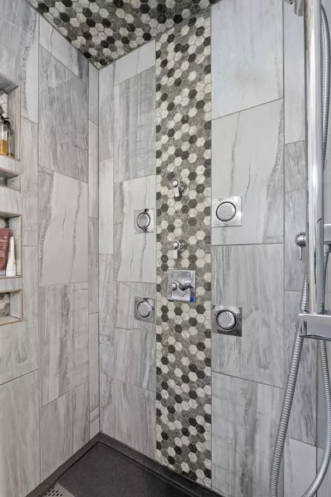 Bath - 4976 S Eldon Ave, Springfield, MO 65810 photo 2 of 8