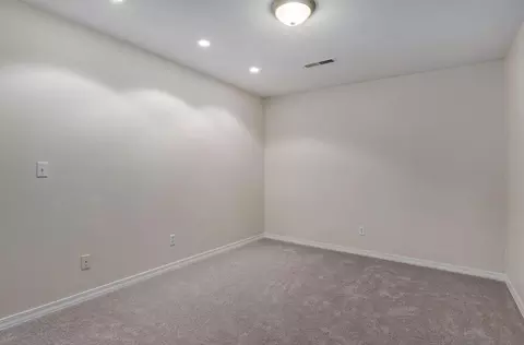 Bedroom - 4976 S Eldon Ave, Springfield, MO 65810 photo 6 of 7