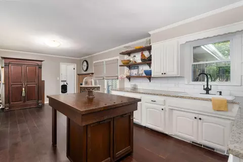Kitchen - 1919 E Cambridge St, Springfield, MO 65804 photo 1 of 6