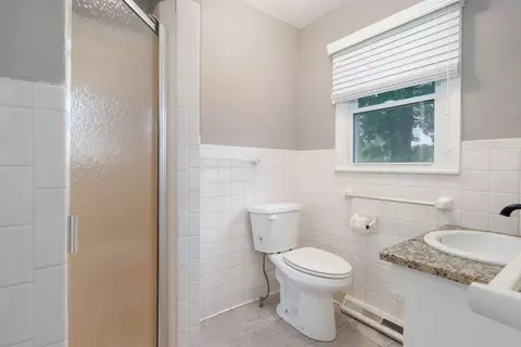 Bath - 1919 E Cambridge St, Springfield, MO 65804 photo 3 of 3