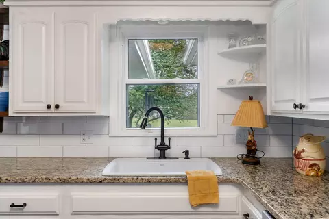 Kitchen - 1919 E Cambridge St, Springfield, MO 65804 photo 3 of 6