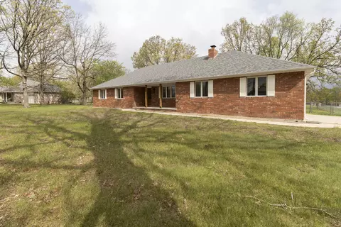 489 Meadowview Dr, Marshfield, MO 65706