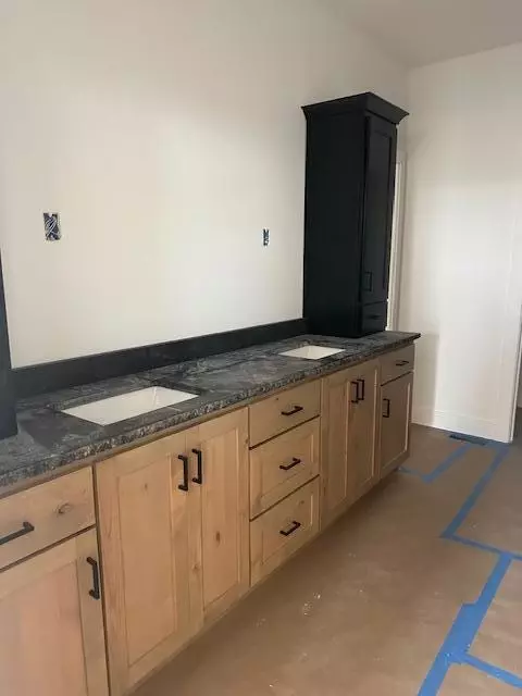 Bath - 5154 N Seacrest Dr, Ozark, MO 65721 photo 1 of 1