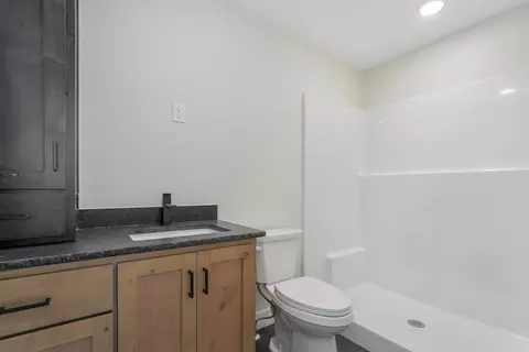 Bath - 5154 N Seacrest Dr, Ozark, MO 65721 photo 9 of 11