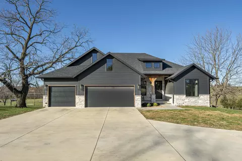 102 Kings Ct, Ozark, MO 65721