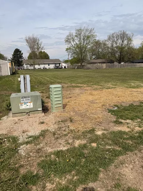 000 Robin Rd, Mountain Grove, MO 65711 photo 2