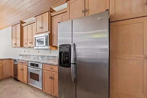 Kitchen - 24304 Mustang Ln, Shell Knob, MO 65747 photo 5 of 8