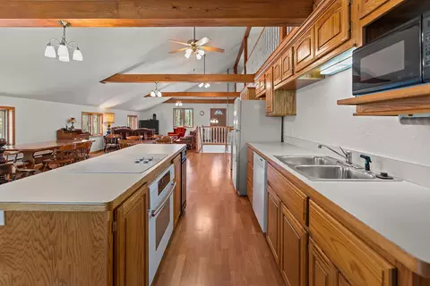 Kitchen - 24304 Mustang Ln, Shell Knob, MO 65747 photo 7 of 8