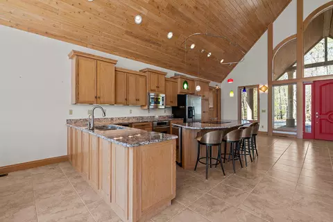 Kitchen - 24304 Mustang Ln, Shell Knob, MO 65747 photo 6 of 8