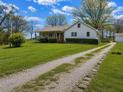 8291 Mountain Valley Rd, Mountain Grove, MO 65711