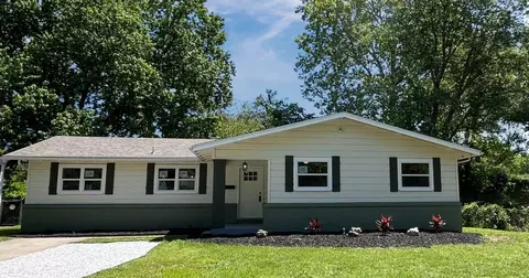 1428 S Pickwick Ave, Springfield, MO 65804