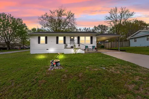 457 W Burford St, Marshfield, MO 65706