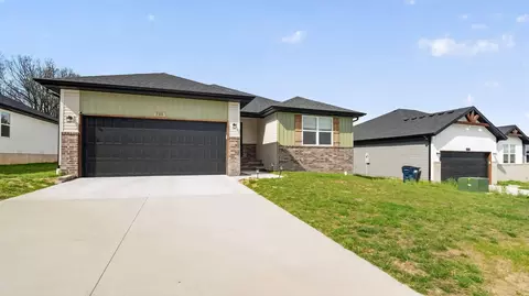 738 Swiss Rd, Marshfield, MO 65706