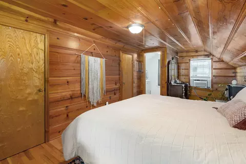 Bedroom - 1449 E University St, Springfield, MO 65804 photo 1 of 6