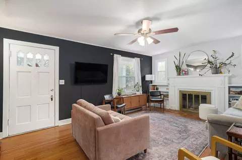 Entry Way - 1449 E University St, Springfield, MO 65804 photo 1 of 3