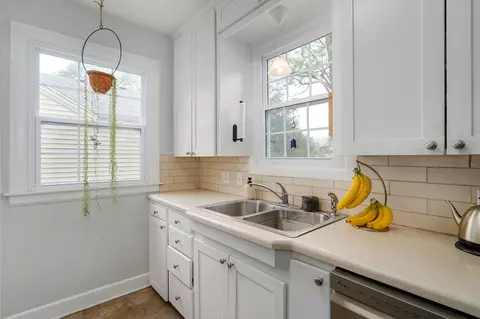 Kitchen - 1449 E University St, Springfield, MO 65804 photo 2 of 2