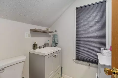 Bath - 1449 E University St, Springfield, MO 65804 photo 1 of 4