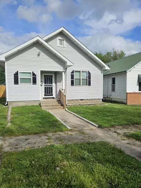 613 8th St, Monett, MO 65708