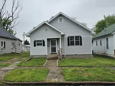 613 8th St, Monett, MO 65708