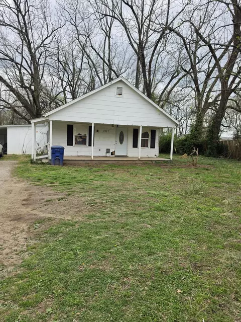 2824 W Chestnut St, Springfield, MO 65803