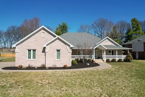 811 W Jackson Ave, Nixa, MO 65714