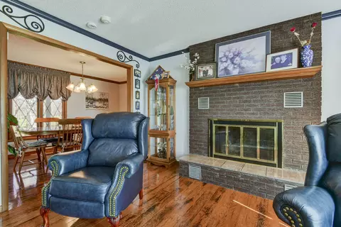 Living - 3109 Brinkley Rd, Marshfield, MO 65706 photo 3 of 4