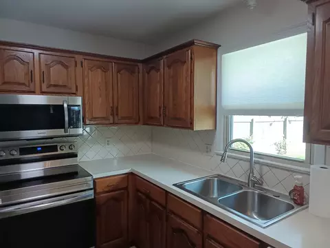 Kitchen - 2782 W Swan St, Springfield, MO 65807 photo 5 of 6