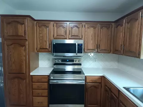 Kitchen - 2782 W Swan St, Springfield, MO 65807 photo 4 of 6