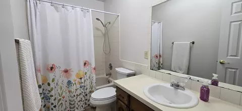 Bath - 2782 W Swan St, Springfield, MO 65807 photo 2 of 2