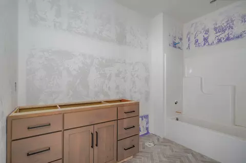 Bath - 1795 S Pinecone Path, Springfield, MO 65809 photo 2 of 2